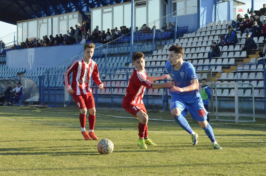 Căpitanul Andrei Burlacu (la minge) nu va evolua împotriva celor de la Mioveni II (Foto: Alexandru Vîrtosu)