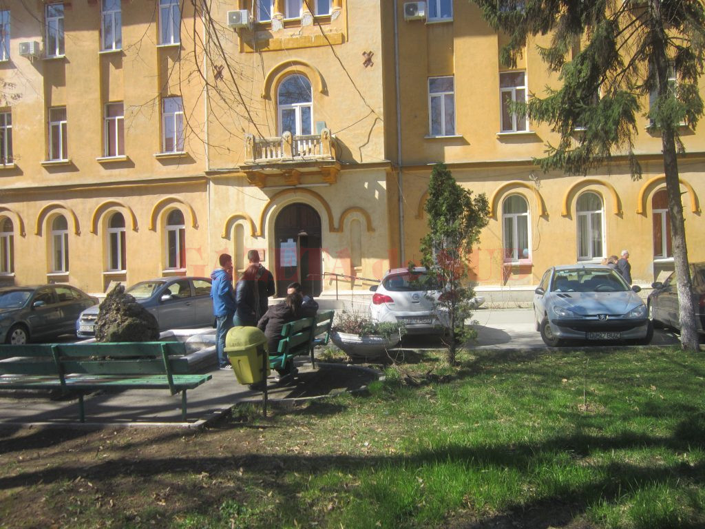 În ultima zi de simulare a examenului național de bacalaureat, prezența elevilor din Dolj a scăzut la 66,8% (Foto: Carmen Rusan)