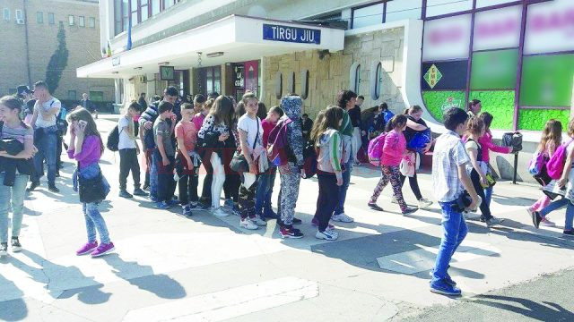 Copiii s-au întors ieri la Craiova (FOTO: Eugen Măruţă)