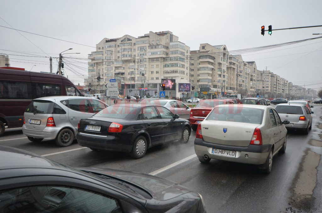 Taxa auto pentru autovehicule și timbrul de mediu produc neplăceri cetățenilor și după ce au fost anulate (Foto: Lucian Anghel)