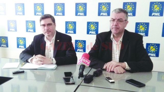 Mario Oprea (stânga) şi Nicolae Giugea - săgeţile de la PNL Dolj