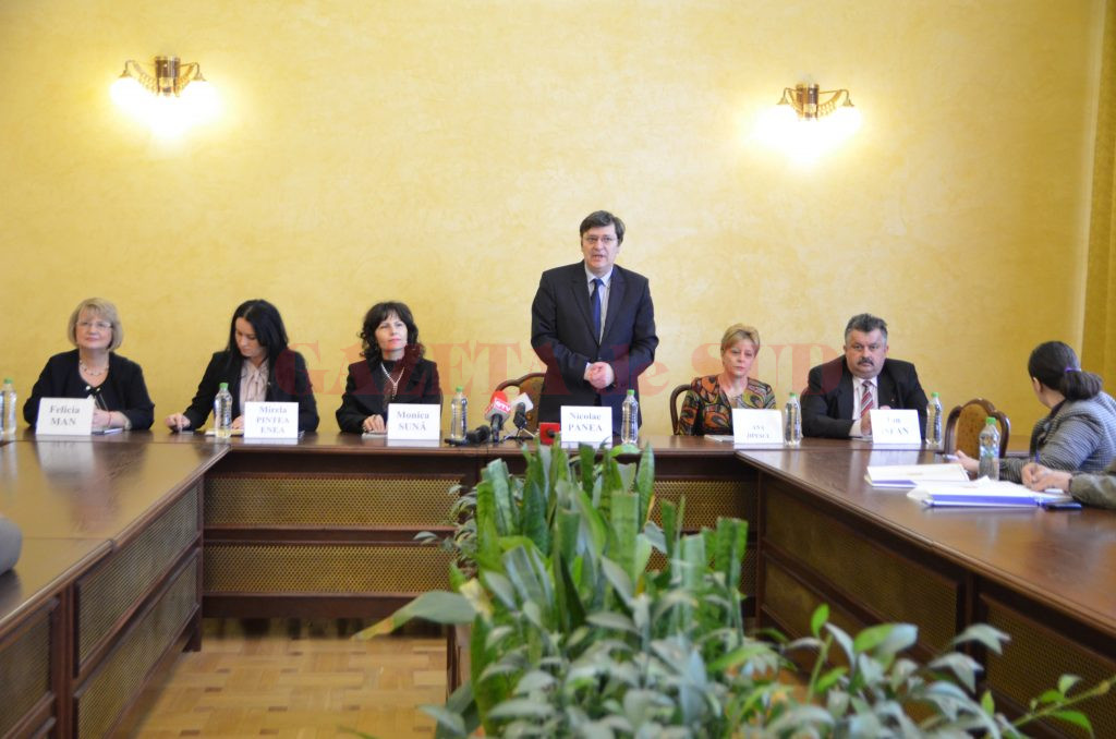 Conducerea Universității din Craiova a semnat un nou parteneriat de colaborare cu inspectorii școlar generali din OItenia (Foto: Claudiu Tudor)
