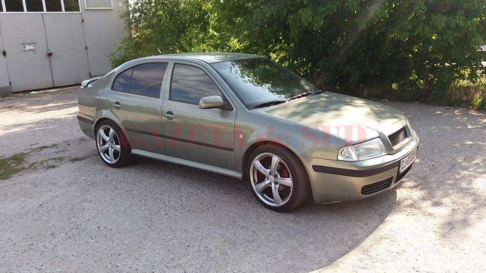 Autoturismul Skoda, furat pe 8 martie din Craiova, a fost găsit ieri după-amiază, abandonat în apropierea comunei Rast