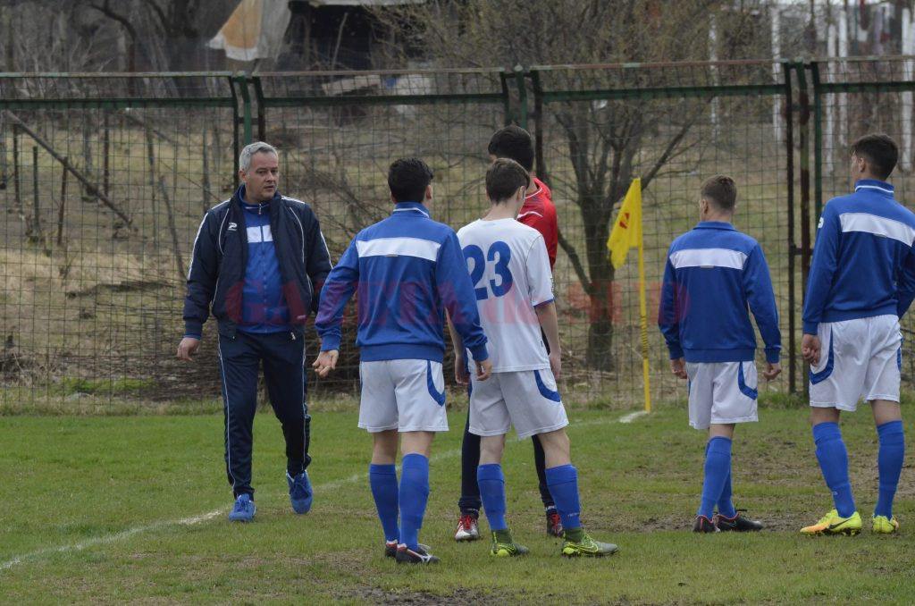 Antrenorul Ovidiu Turcu s-a împăcat cu greu cu remiza înregistrată la Vâlcea (Foto: Alexandru Vîrtosu)