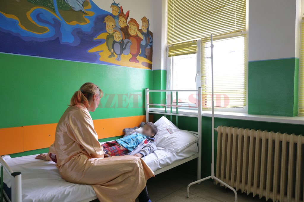 Medicii și părinții spun că în Oltenia ar trebui să existe un spital destinat copiilor, astfel încât micuții pacienți să nu mai fie nevoiți să meargă sute de kilometri până la un specialist