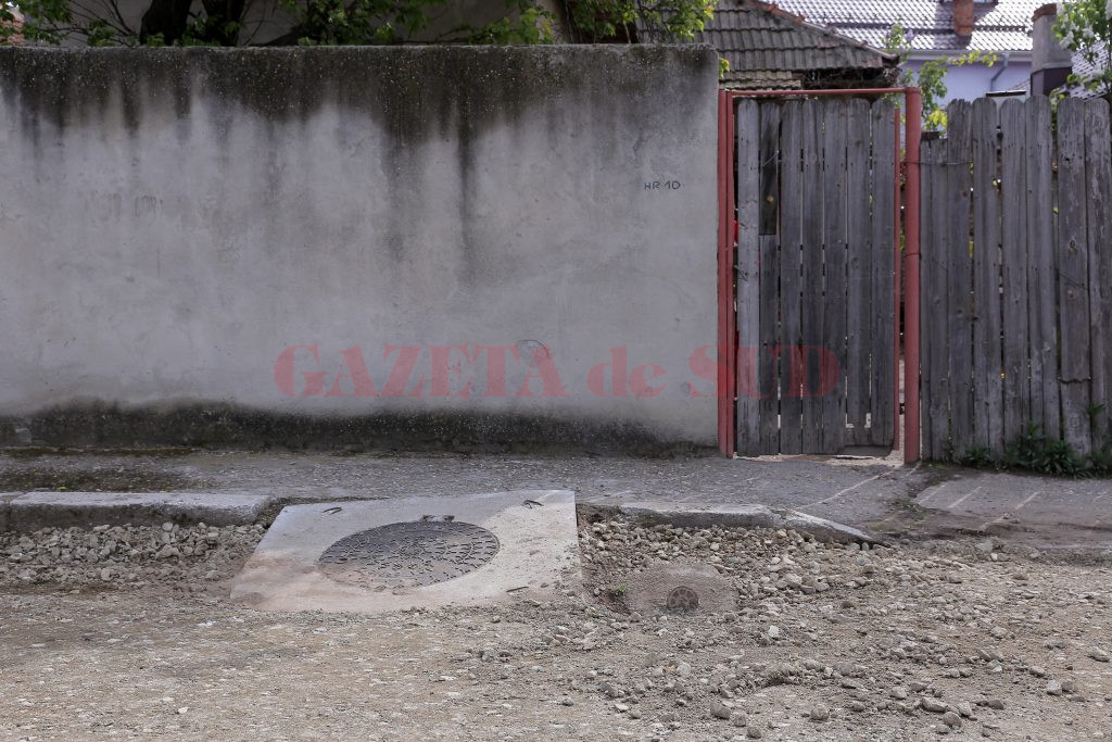 Răsuflătoare smulsă de utilaje pe strada Ciocârliei (Foto: Bogdan Grosu)