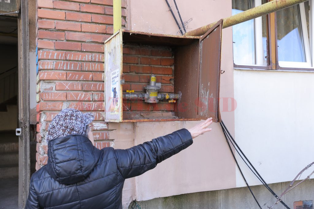 Contorul a fost ridicat de operatorii de la Distrigaz (Foto: Claudiu Tudor)