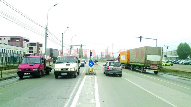 Pe toată durata lucrărilor, pe stradă se va circula doar pe două benzi, din cele patru (Foto: Marian Apipie)