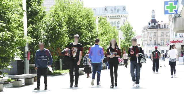 În timp ce tinerii școliți în licee teoretice îngroașă rândurile șomerilor, firmele care au nevoie de meseriași nu găsesc să angajeze, deși sunt locuri de muncă (Foto: arhiva GdS)