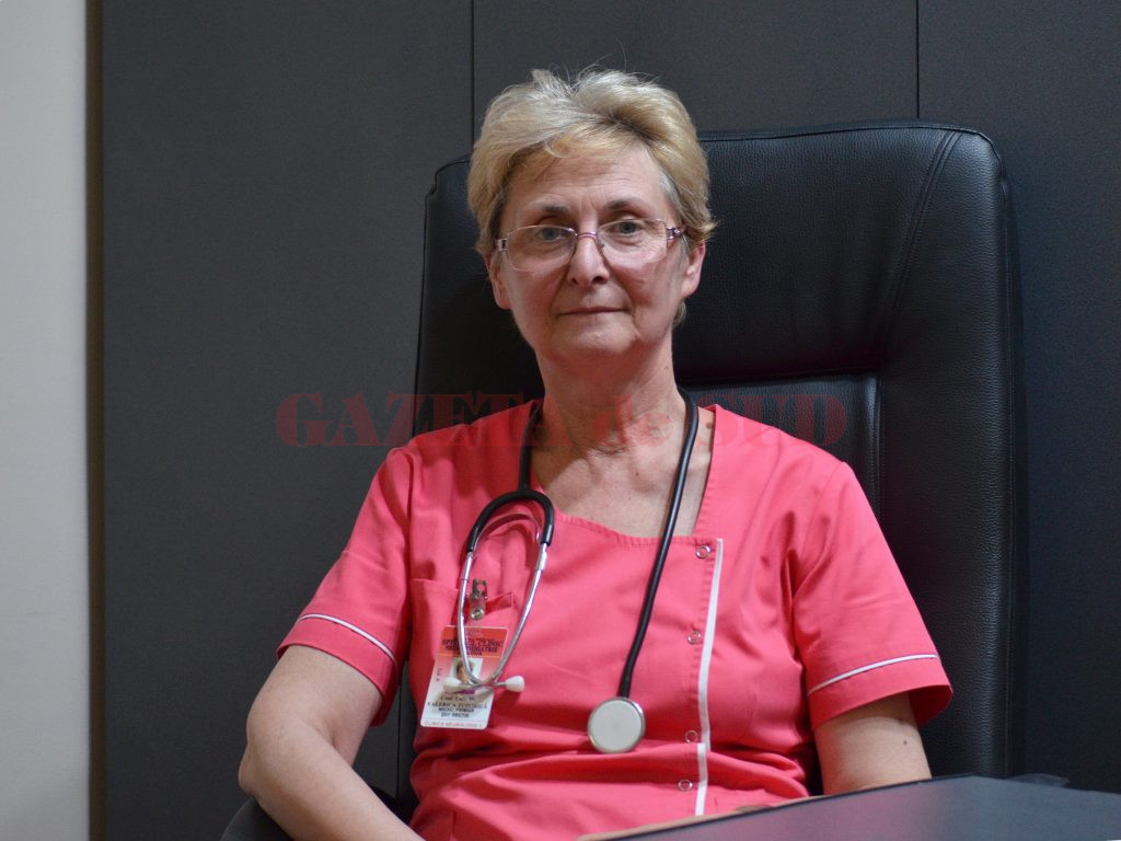 Conf. univ. dr. Valerica Tudorică, șefa Clinicii II Neurologie din cadrul Spitalului de Neuropsihiatrie Craiova, vorbește despre cum pot beneficia pacienții care suferă de Parkinson de nouă procedură de tratament (Foto: Bogdan Grosu)