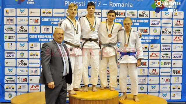 Doljeanul Adrian Șulcă (stânga) a obținut medalie de argint la competiția de la Ploiești (sursa foto: European Judo Union)