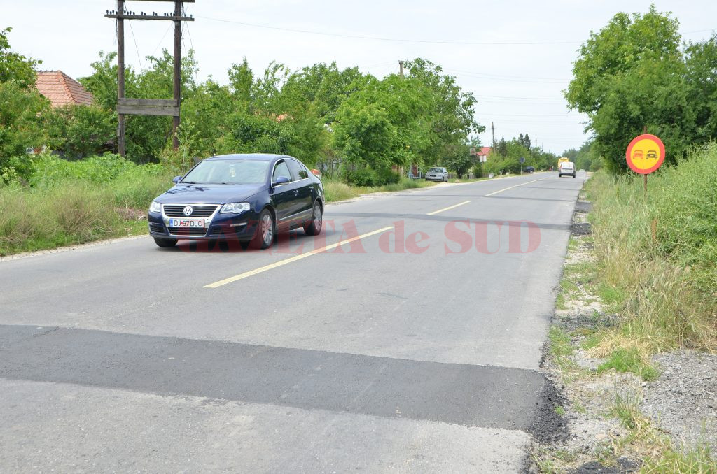 Plombele de pe DN 55 ar fi remedieri făcute de constructor înainte de turnarea ultimului strat de asfalt, care a şi fost turnat ulterior (Foto: Claudiu Tudor)