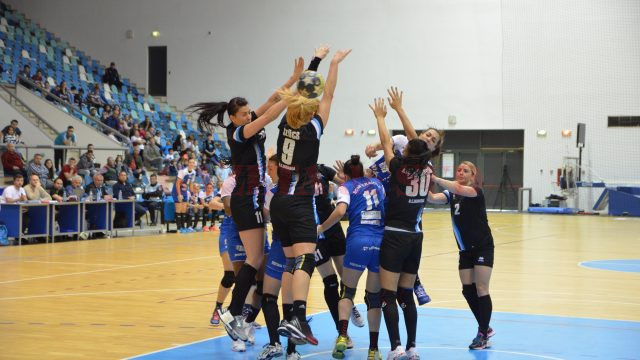 Cristina Zamfir și colegele sale au învins fără emoții vicecampioana Dunărea Brăila (foto: Claudiu Tudor)