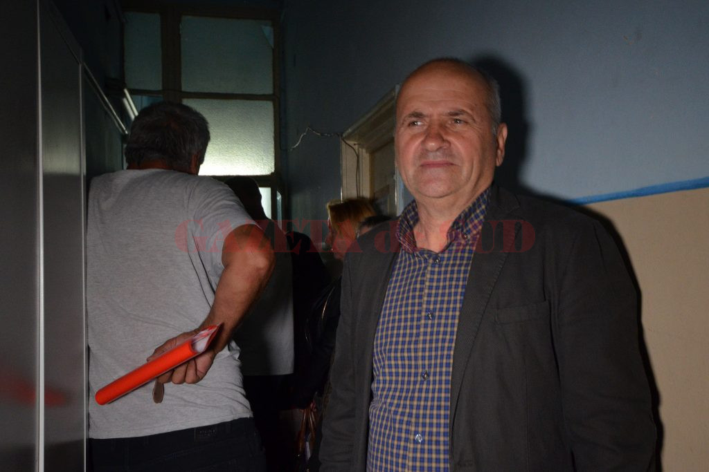 Directorul adjunct al APIA Dolj, Dumitru Stroe, a precizat că mai au de primit subvențiile pe 2016 circa 800 de fermieri, care au picat la control anul trecut (Foto: Bogdan Grosu)