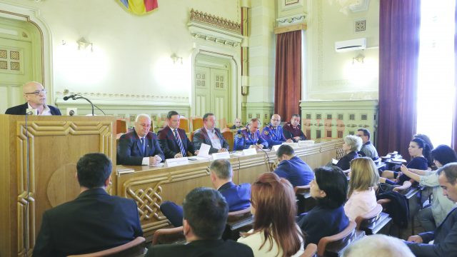 La ultima întrunire a Colegiului Prefectural Dolj s-a adus în discuție și situația persoanelor din județ beneficiare de venit minim garantat (Foto: Lucian Anghel)