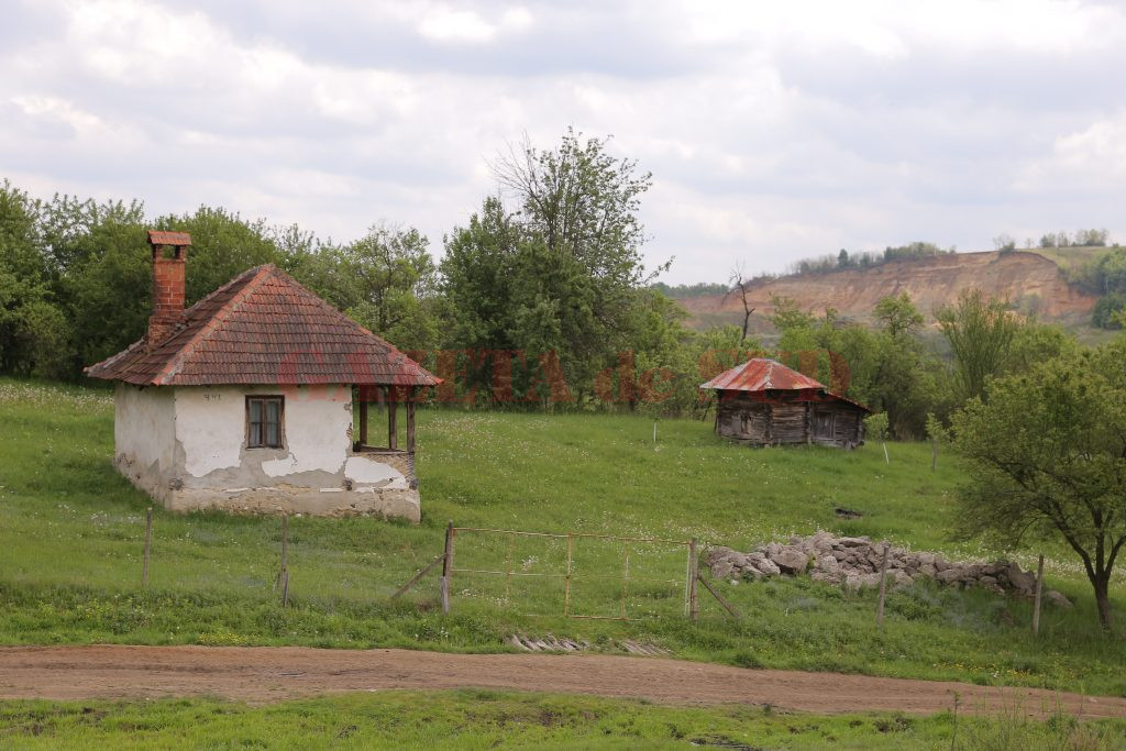 Pe cât de mare este comuna Căzăneşti, pe atât de puţini sunt cei care o mai locuiesc (Foto: Lucian Anghel)