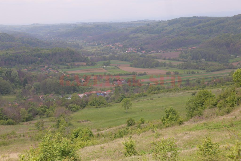 Comuna Căzăneşti surprinde prin frumuseţea peisajelor pe care natura le-a conturat aici (Foto: Lucian Anghel) 