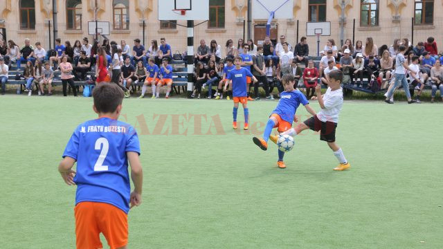 Competiția de fotbal a atras mulți spectatori (foto: Lucian Anghel)