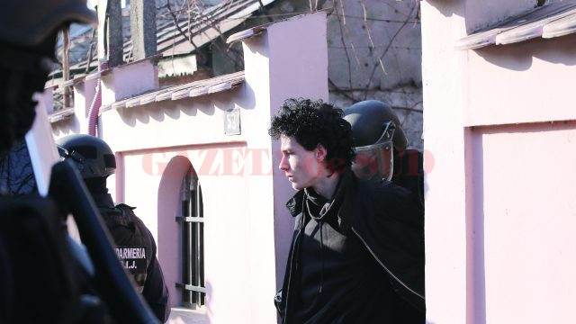 Elevul craiovean a fost ridicat de anchetatori pe 8 decembrie 2016, iar o zi mai târziu a fost arestat preventiv (Foto: arhiva GdS)
