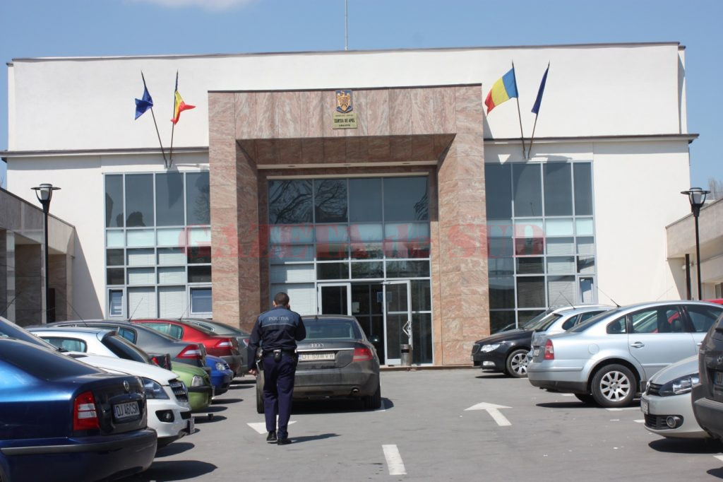 Inspectorii Agenției de Integritate au stabilit că o grefieră de la Curtea de Apel Craiova s-a aflat în stare de incompatibilitate, fiind și preşedinta unei asociaţii de locatari (Foto: Arhiva GdS)