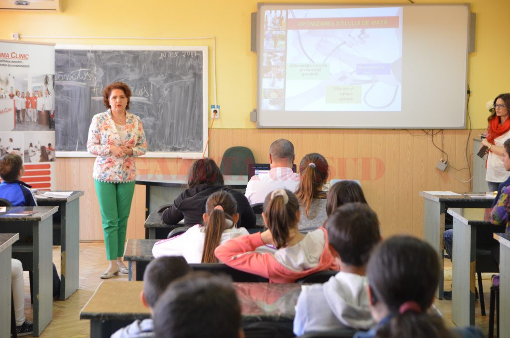 Iuliana Petrișor, medic specialist diabet și boli de nutriție, le-a oferit sfaturi copiilor (Foto: Claudiu Tudor)