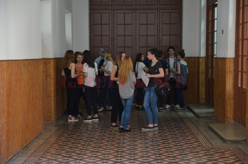 Absolvenții de liceu susțin astăzi examen scris la limba și literatura română (Foto: Claudiu Tudor)