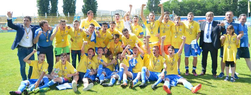 Jucătorii craioveni şi stafful au sărbătorit titlul naţional (Foto: csuc.ro)