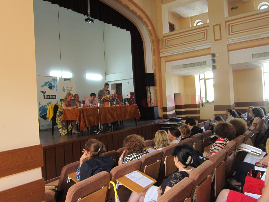 Dezbaterea „Calitatea în educație și statutul profesorului“ s-a desfășurat la Colegiul Național „Elena Cuza“ din Craiova (Foto: Carmen Rusan)