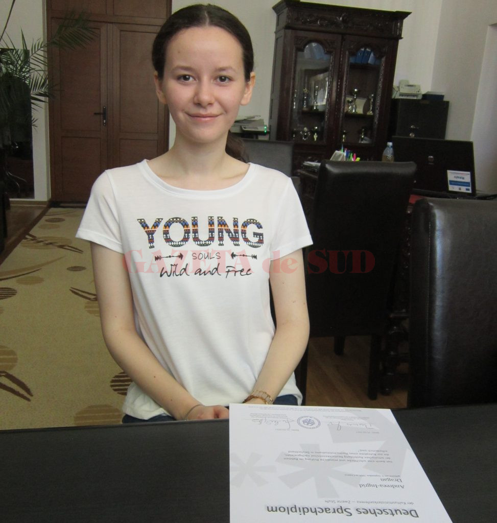 Absolventă a Colegiului Național „Elena Cuza“, Andreea Drăgan, elevă de zece și olimpică la limba germană, a fost admisă la Universitatea din Viena