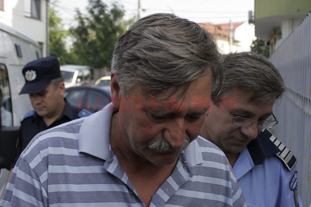 În februarie 2016, fostul edil din comuna doljeană Țuglui a fost condmanat la trei ani de închisoare cu executare