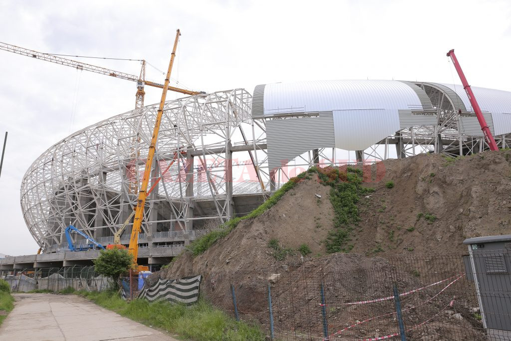 Un muncitor care lucrează pe șantierul Stadionului „Ion Oblemenco“ și-a pierdut trei degete în urma unui accident de muncă