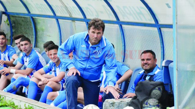 Dumitru Barbu (centru) nu va continua la CS Universitatea Craiova şi va trece la catedra FRF (Foto: Alexandru Vîrtosu)