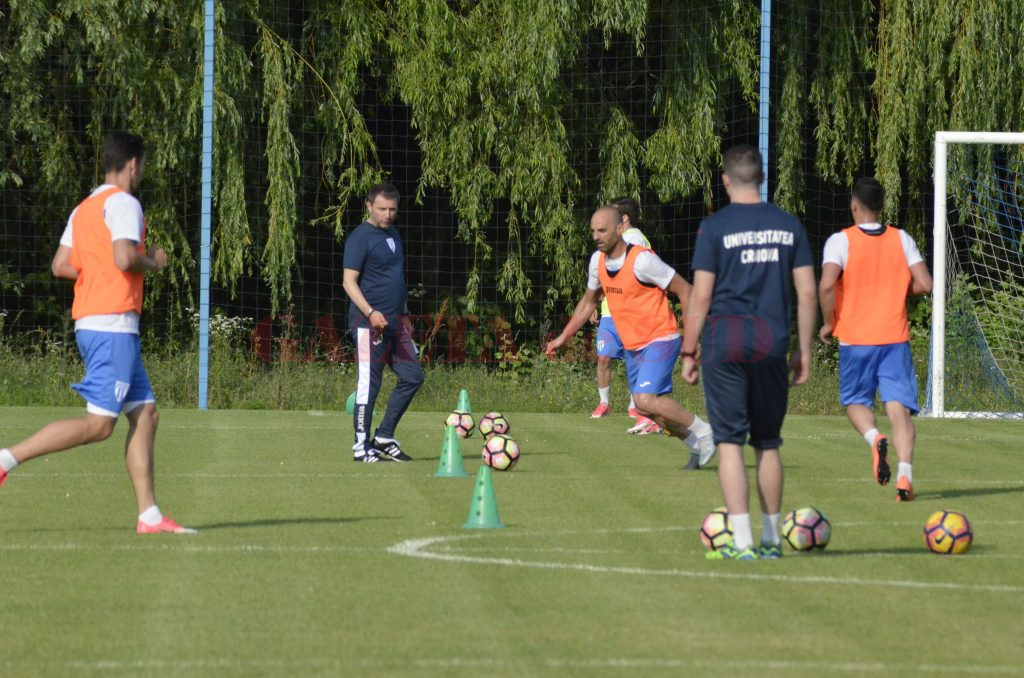 Mangia (stânga) îşi va testa elevii cu Dinamo Kiev (Foto: Alexandru Vîrtosu)