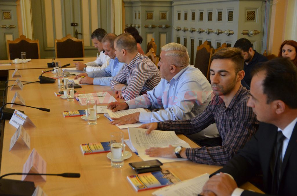 Consilierii județeni au votat joi, în ședință extraordinară, și creșterea salariilor de bază pentru fucționarii publici, și personalul contractual din cadrul CJ Dolj