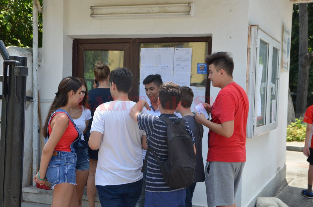 Elevii din Dolj au fost repartizați ieri la liceele la care vor studia în următorii patru ani