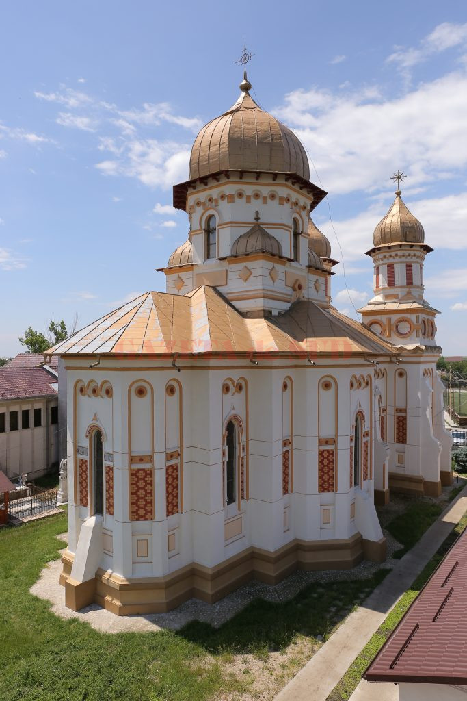 Biserica „Sfântul Gheorghe“ a fost construită în anul 1896 de meşteri italieni (Foto: Lucian Anghe)