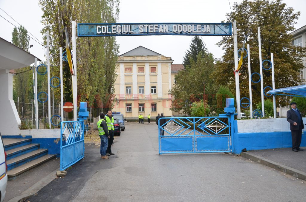 Prima probă scrisă a concursului pentru directori s-a derulat la Colegiul „Ștefan Odobleja“ din Craiova
