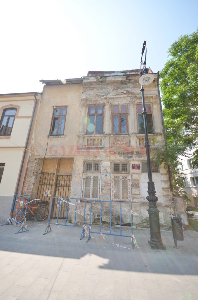 Casă monument în ruină pe strada Romain Rolland (Foto: Bogdan Grosu)