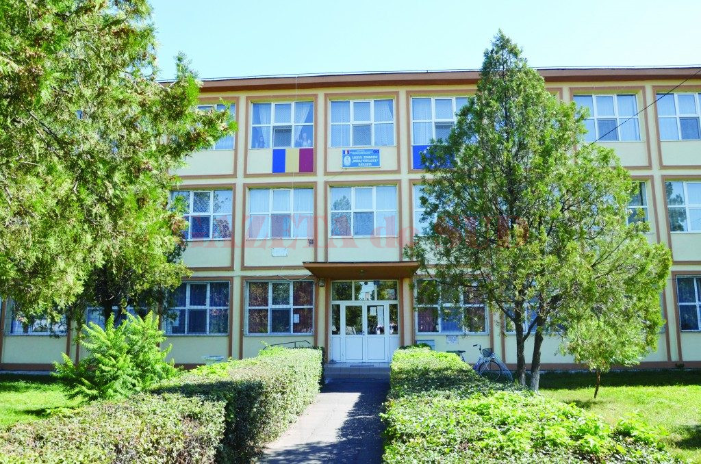 Câteva licee teoretice din Dolj au, după admitere, elevi cu media 1, 2 și 3 care vor studia la profilul real
