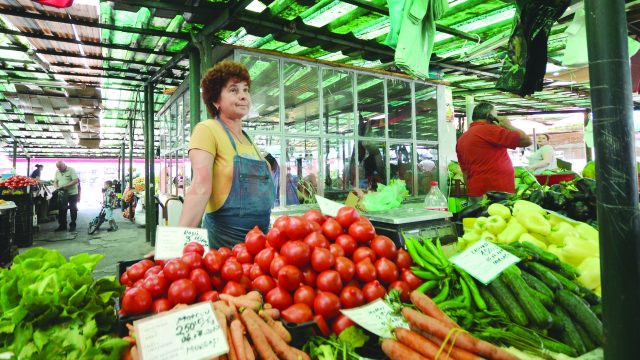 Eleonora Grăsune spune că cei de la Piețe fac doar promisiuni (Foto: Bogdan Grosu)