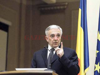 Isărescu, despre intenția Finanţelor de a crește acciza la carburanţi: „Ne va afecta, va împinge inflaţia în sus“