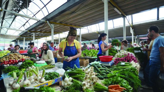 Comercianții vor plăti mai mult, de la 1 octombrie, pentru utilizarea locurilor publice şi private din piețele Craiovei (Foto: arhiva GdS)