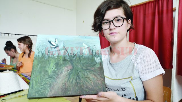 Celine studiază în Italia, dar a venit în vacanţă în Vulpeni, iar pasiunea pentru pictură a adus-o pe băncile Şcolii de Vară