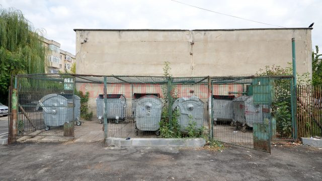 Platforma de gunoi era curată, miercuri, iar containerele defecte fuseseră schimbate