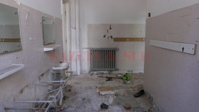 Grupurile sanitare ale grădiniței au fost vandalizate (Foto: Lucian Anghel)