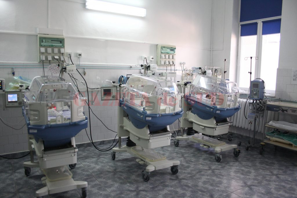 Sute de copii sunt tratați lunar în secțiile de Neonatologie ale spitalelor din Oltenia