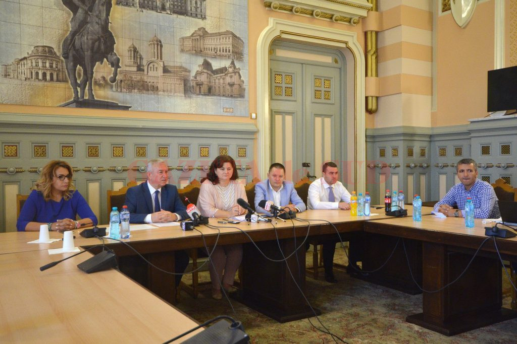 Bogdan Fănuță, managerul SJU Craiova, a vorbit la CJ Dolj despre proiectul european privind dotarea sălii de chirurgie cardiacă (Foto: Bogdan Grosu)