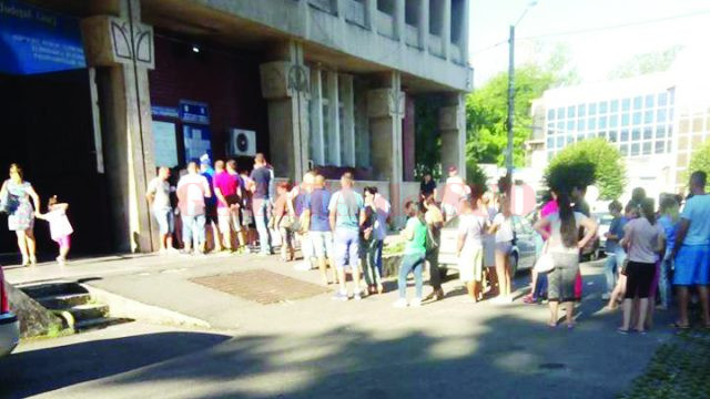 De ani de zile nu au mai fost cozi la paşapoarte