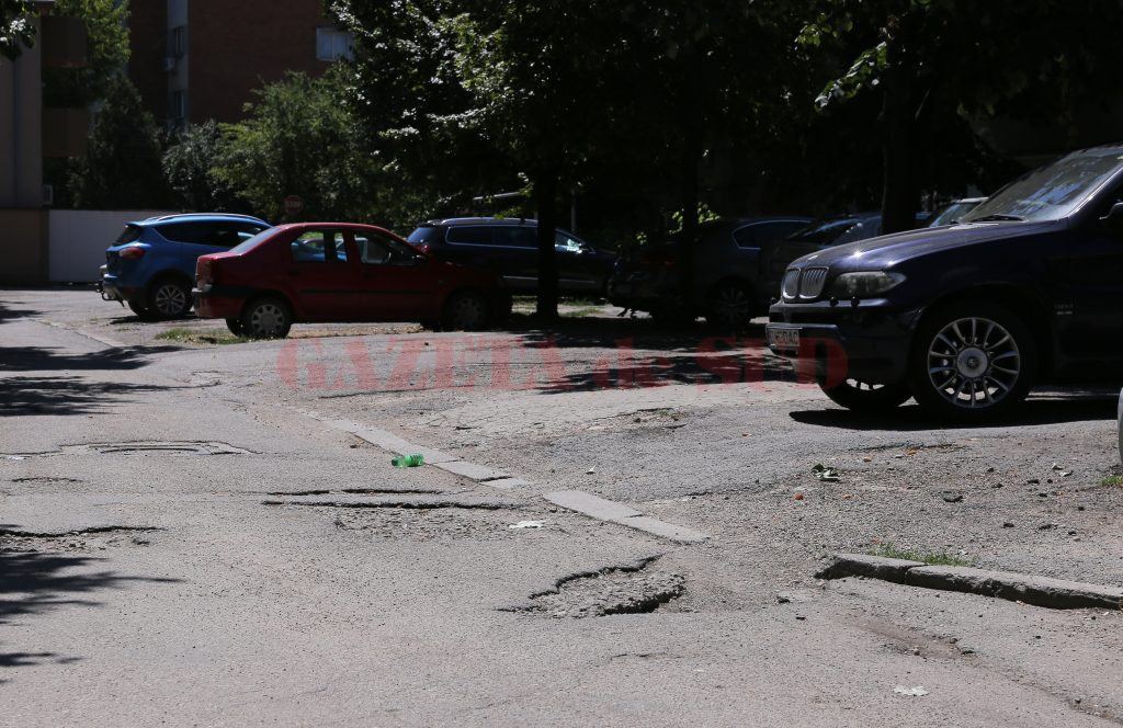 Străzile și aleile din Insulă (cartierul 1 Mai) au nevoie de reparații (Foto: Claudiu Tudor)