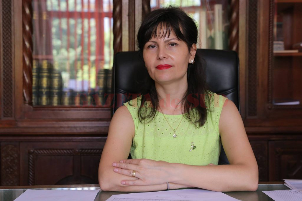 Inspectorul școlar general Monica Leontina Sună a anunțat că în Dolj, în urma concursului, au rămas libere 12 funcții de director și șase funcții de director adjunct